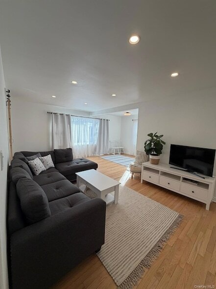 36-26 192nd St, Unit 2 in Queens, NY - Building Photo - Building Photo