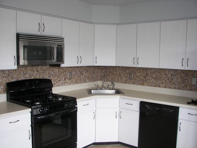 42 Chicopee Dr in Princeton, NJ - Building Photo - Building Photo