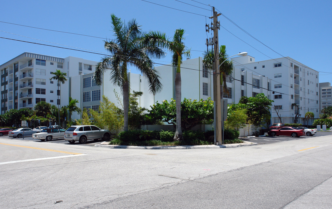 Forum in Bay Harbor Islands, FL - Building Photo