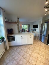 1432 Parkway Blvd in Coquitlam, BC - Building Photo - Building Photo