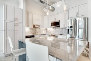 2001 Biscayne Blvd, Unit 2311 in Miami, FL - Building Photo