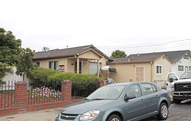 220 Ford St in Watsonville, CA - Foto de edificio - Building Photo