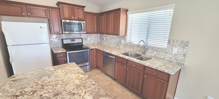 1814 W Desert Hills Dr in San Tan Valley, AZ - Building Photo - Building Photo