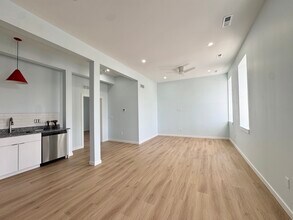 517 Gillis St in Kansas City, MO - Building Photo - Building Photo