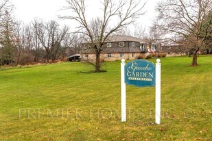 835 Constitution Ave in Louisville, OH - Building Photo