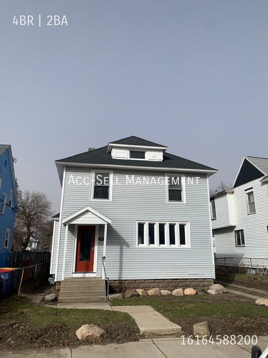 1327 Cass Ave SE in Grand Rapids, MI - Building Photo