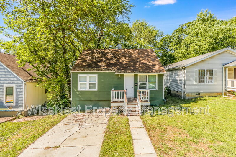 5760 College Ave in Kansas City, MO - Building Photo