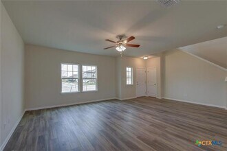 302 Mossycup Dr in San Marcos, TX - Building Photo - Building Photo