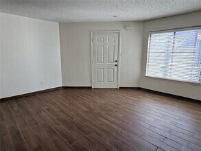 2300 Bamboo Dr in Arlington, TX - Building Photo - Building Photo