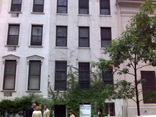 218 E 79th St in New York, NY - Building Photo - Building Photo