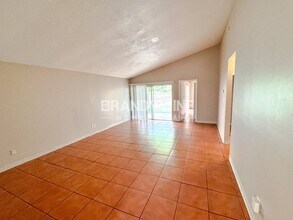 7821 Farnsworth Ct in Orlando, FL - Building Photo - Building Photo