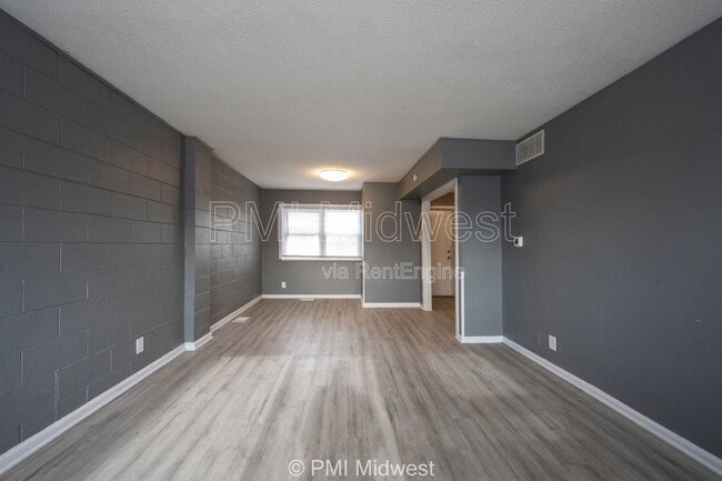 6064 E 16th St in Indianapolis, IN - Foto de edificio - Building Photo