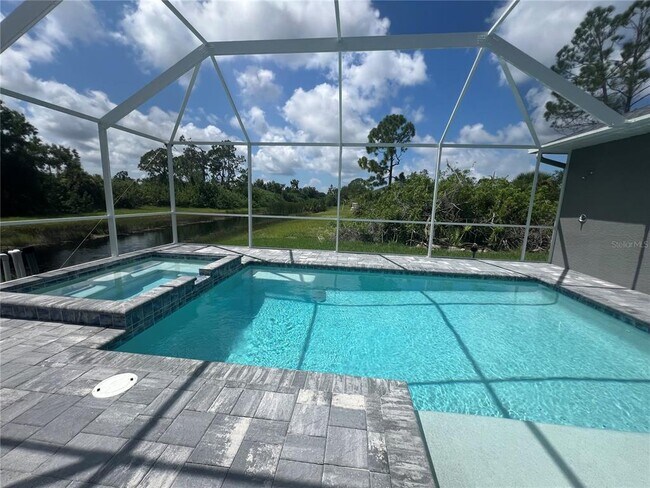 133 Thelma Dr in Rotonda West, FL - Building Photo - Building Photo
