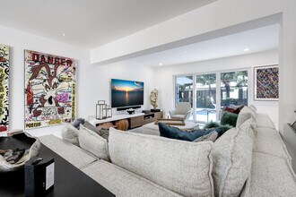520 NE 17th St in Boca Raton, FL - Foto de edificio - Building Photo