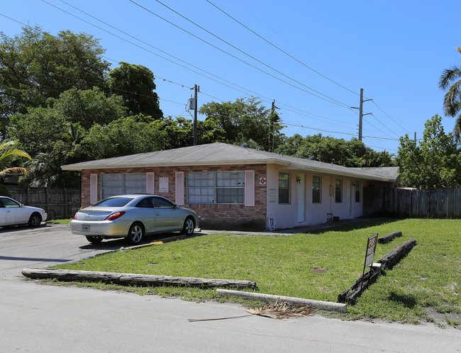 1126 NE 16th Pl in Fort Lauderdale, FL - Building Photo - Building Photo