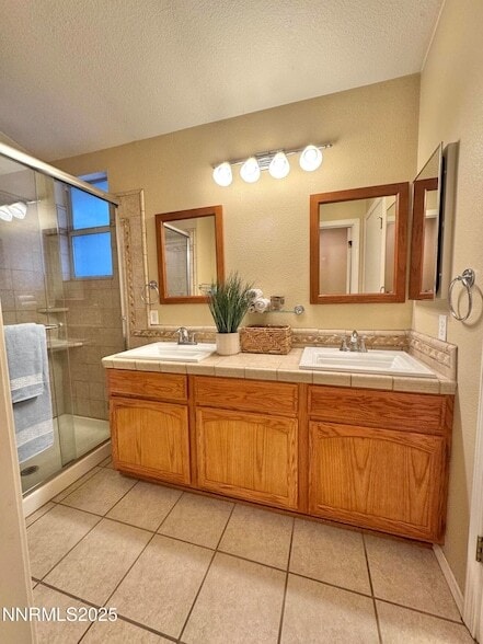 923 Edgecliff Dr, Unit 107 in Reno, NV - Building Photo - Building Photo