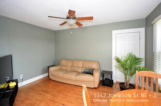 1342 Johnson St NE in Minneapolis, MN - Building Photo - Building Photo