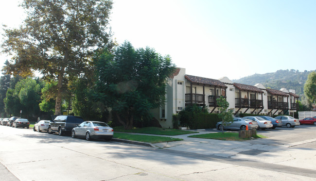 Bluffside Apartments in Studio City, CA - Foto de edificio - Building Photo