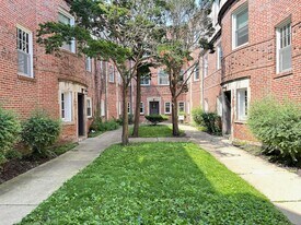 918 Green Bay Rd in Winnetka, IL - Building Photo