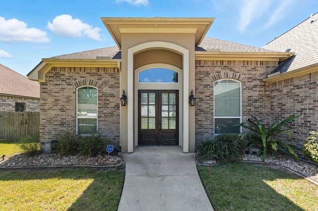 170 Gilmer St in Bridge City, TX - Building Photo - Building Photo
