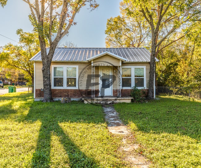 property at 911 E Craven Ave