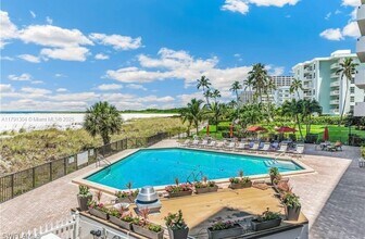 180 Seaview Ct in Marco Island, FL - Building Photo - Building Photo