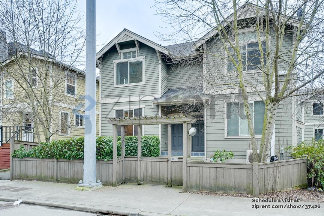 1752 23rd Ave in Seattle, WA - Building Photo