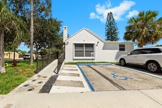 699 S Federal Hwy in Hollywood, FL - Building Photo - Building Photo