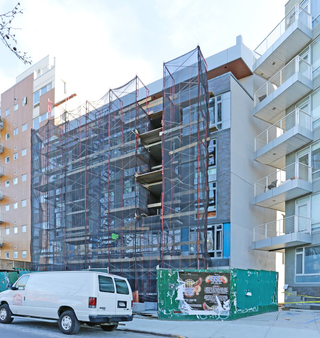 544 Manhattan Ave in Brooklyn, NY - Foto de edificio - Building Photo