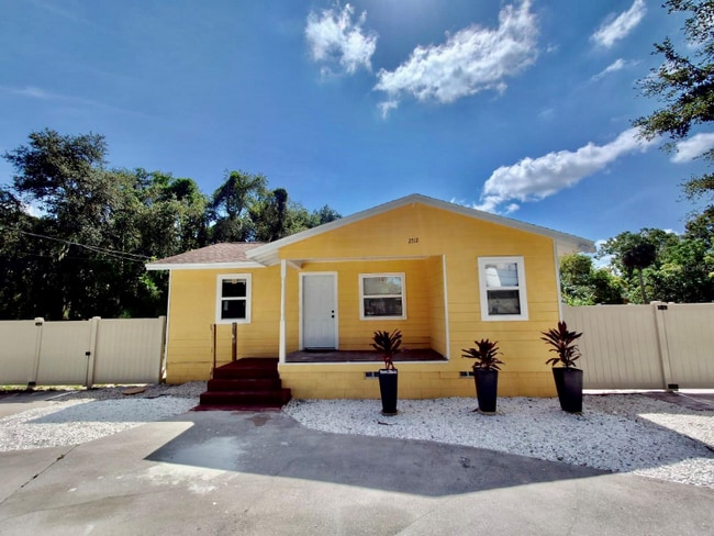 2512 3rd Ave E in Palmetto, FL - Building Photo - Building Photo