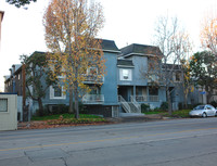 Via Toluca Lake in West Toluca Lake, CA - Foto de edificio - Building Photo