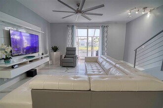 1261 Presidio Dr in Weston, FL - Building Photo - Building Photo