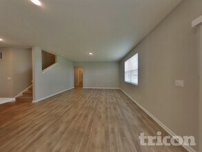 9137 Hemingway Dr in Indianapolis, IN - Foto de edificio - Building Photo