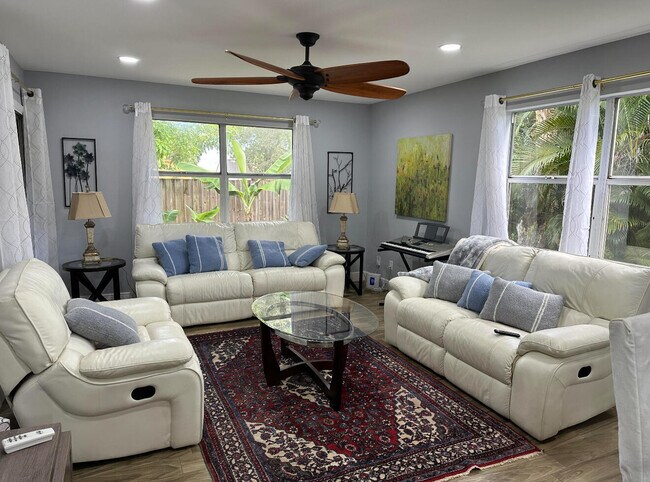 property at 1394 Riverside Cir