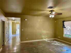 1412 Marlton St in San Marcos, TX - Building Photo