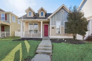 1152 Spanish Moss Dr in Savannah, TX - Building Photo