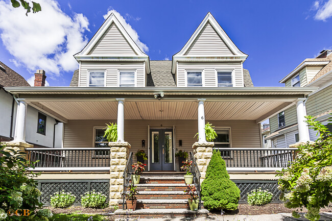 6 Cloverhill Pl, Unit 2