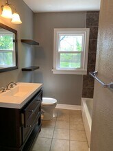 2412 W Lincoln St in Springfield, MO - Building Photo - Building Photo