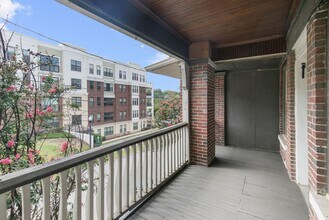 Highland Oaks Apartments in Birmingham, AL - Building Photo - Interior Photo