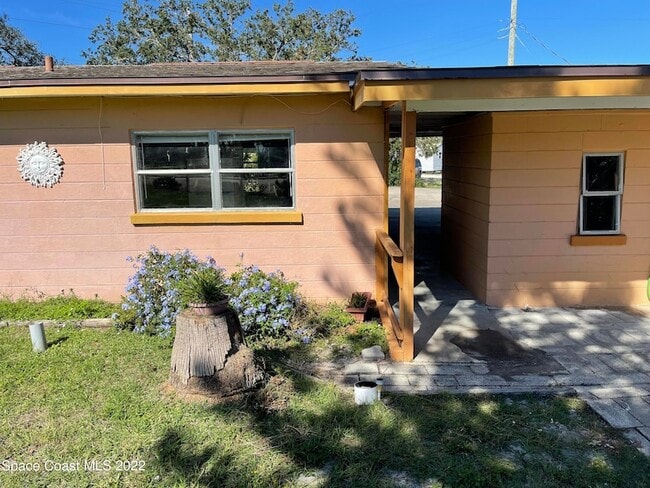 2095 Pineapple Ave in Melbourne, FL - Foto de edificio - Building Photo