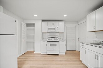 220 Hillside Ave in Waterbury, CT - Building Photo - Building Photo