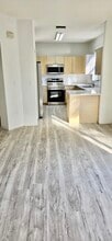 13544 NW 9th St in Pembroke Pines, FL - Foto de edificio - Building Photo