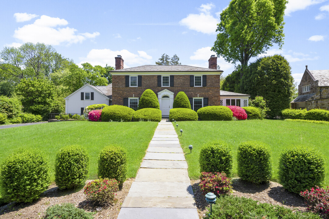 8 Church Ln in Scarsdale, NY - Foto de edificio