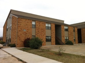 Brookview Apartments in Norman, OK - Building Photo - Building Photo