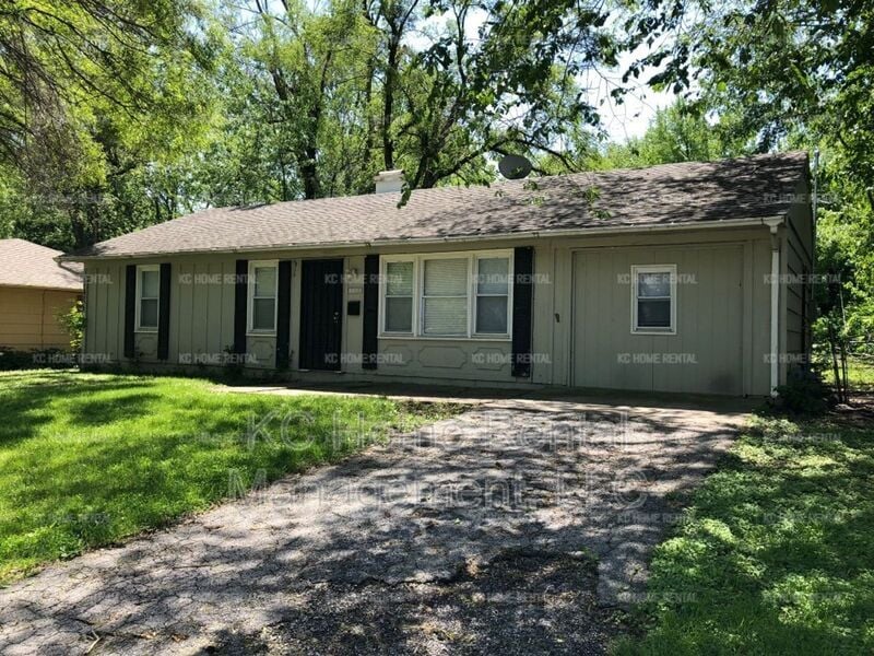 8601 E 110th St in Kansas City, MO - Building Photo