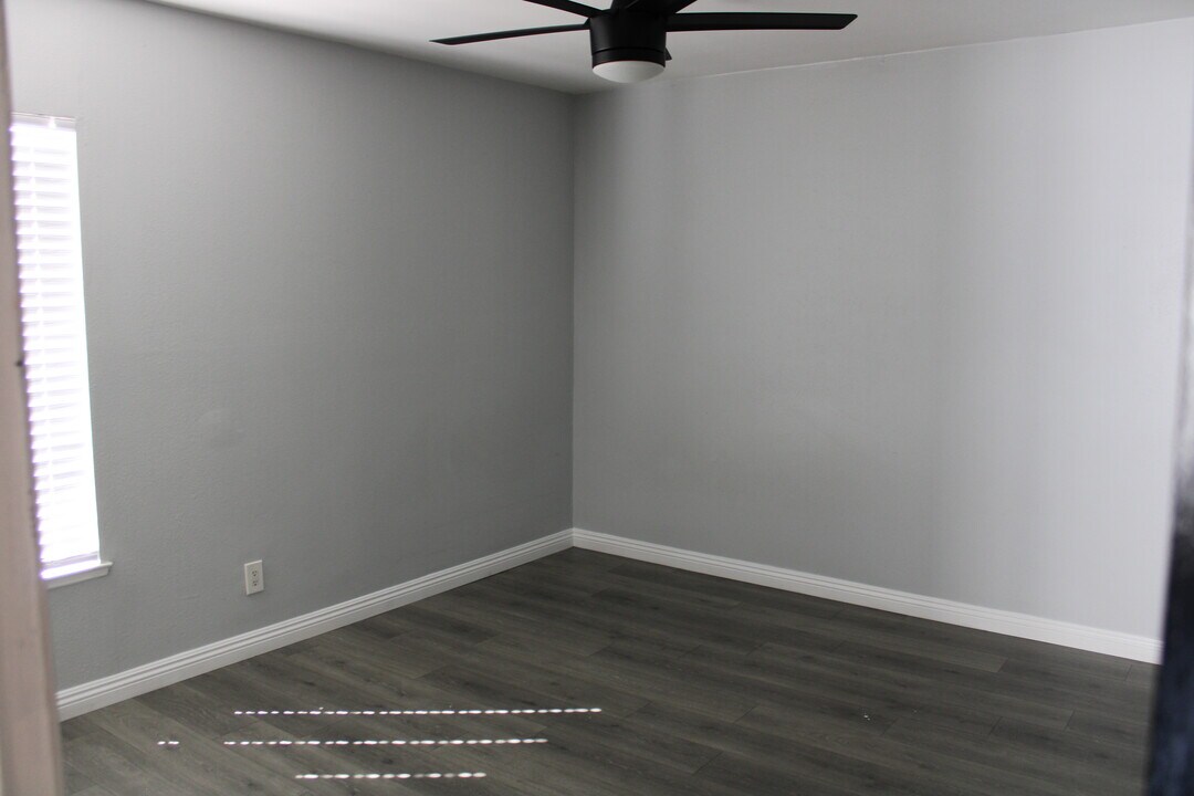 5700 Etiwanda Ave in Tarzana, CA - Foto de edificio