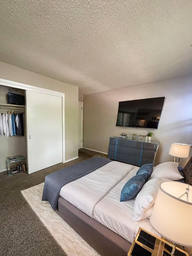 325 Ruskin Dr in Colorado Springs, CO - Building Photo - Building Photo