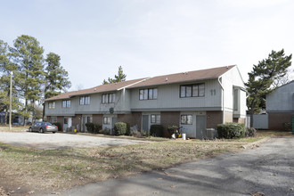 Century Oaks Apartments in Greenville, SC - Building Photo - Building Photo