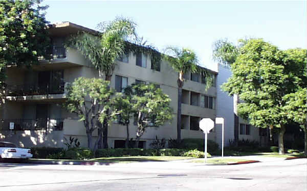 Jackson Apartments in Glendale, CA - Building Photo