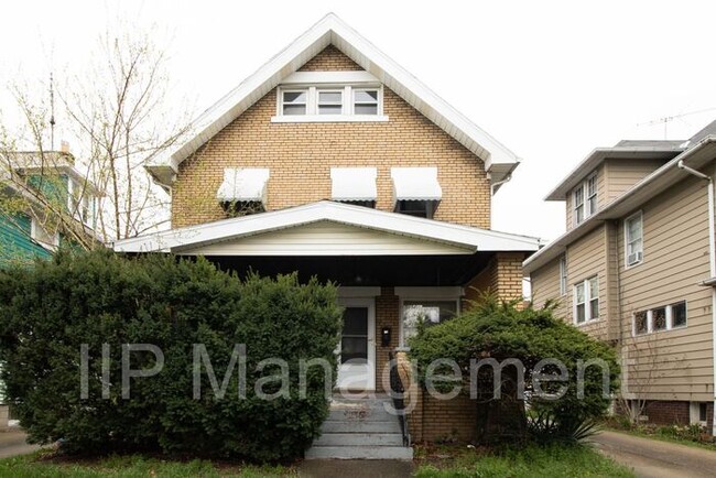 2569 Cheshire Rd in Shaker Heights, OH - Building Photo - Building Photo